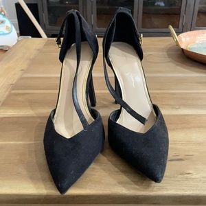 Black suede pointed toe heels